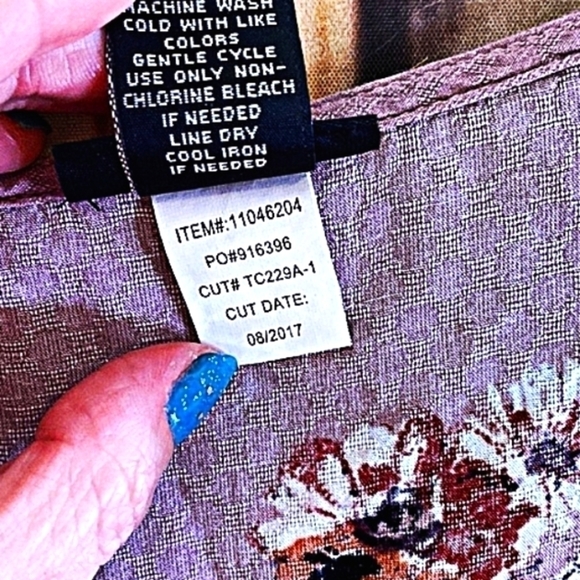 Torrid Lg Floral Lavender Split V-neck Sleeveless Empire Waistline Blouse - Picture 4 of 7